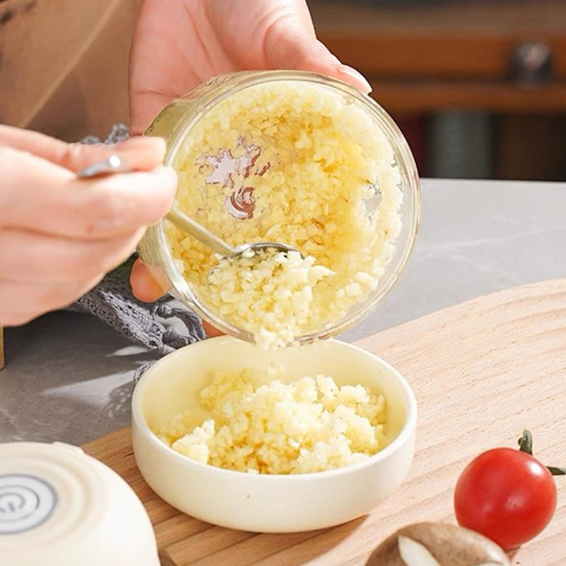Electric Garlic Chopper, 4 Sharp Blades,Portable Veggie Chopper, 300ML Garlic Grinder Masher Onion Chopper, Blender to Vegetable, Cordless Food Processor for Ginger, Chili, Fruit, Meat, Spices, Beans, Etc